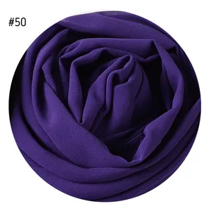 Lila Chiffon Hijab Schal Stoffdetail, elegante einfarbige lange Kopftuch für Damen.
