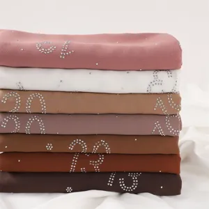 Sciarpa hijab in chiffon con decorazione strass digitale, scialle leggero e fine.
