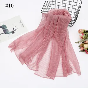 Femme foulard plissé scintillant métallique léger rose mode accessoire hijab chic