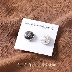 Set di spilli magnetici per hijab, clip per spilla rotonde in smalto floreale nero e bianco.
