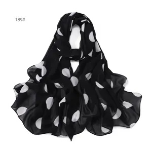 Sciarpa lunga in chiffon a pois neri e bianchi, tessuto leggero, elegante accessorio per il collo.