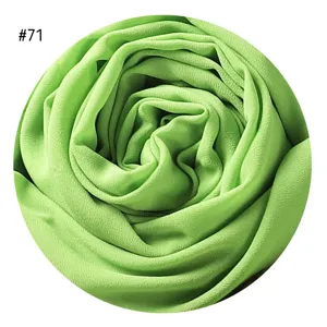 Grünes Blasen-Chiffon Hijab Detail, einfarbiger langer Schal für Damen, leicht und weich.