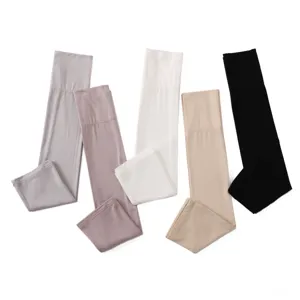 Manchettes de protection solaire en coton modal souple, couleurs multiples et détails.