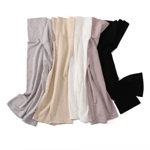 Details de manchons de bras en modal elastique de diverses couleurs pour une protection solaire.