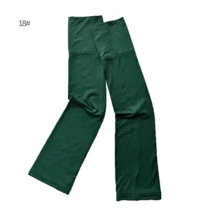 Manchettes de protection solaire en coton modal vert foncé, souples, idéales pour l'usage quotidien.