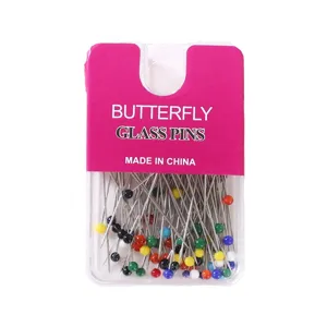 Spilli con testa in vetro colorata in comoda scatola trasparente per cucito e sartoria.
