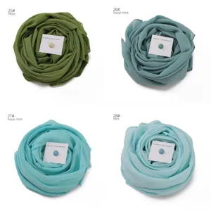 Einfarbiges Chiffon Hijab Tuch mit starkem Magnetclip Set, elegantes blumenförmiges Design.