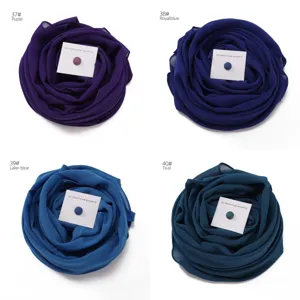 Chiffon Hijab Schal mit Magnetnadel Set, einfarbiges langes Kopftuch Farbvariante Detail.