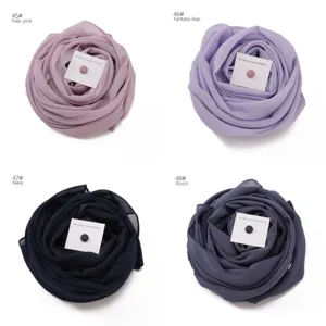 Einfarbiges Chiffon-Langes-Tuch Hijab Set mit nahtlosen Magnetnadeln in vier eleganten Farben.
