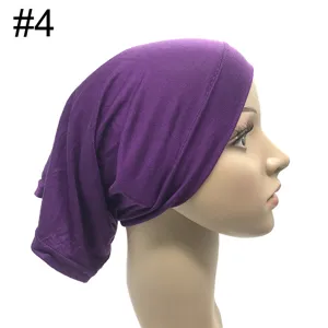 Lila elastische Damen Unterziehkappe, bequemes einfarbiges Tuben Hijab Untertuch.