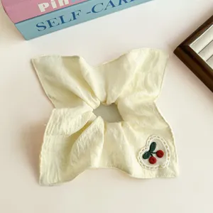 Coletero de pelo textil amarillo estilo coreano con bonito bordado de cerezas y diseño para mujer