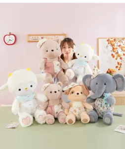 Ensemble de peluches mignonnes avec ours, mouton, chien et éléphant. Superbe cadeau d'anniversaire.