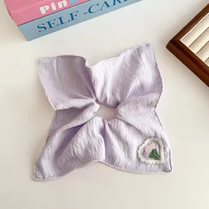 Coletero cuadrado morado con bonito bordado floral, suave goma de pelo de tela para mujer.