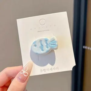 Lindo pasador de pelo de pez pequeño de dibujos animados accesorio de estilo dulce para mujeres.