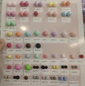 Perline rotonde tinta unita in acrilico macaron cartella colori per accessori di gioielleria.
