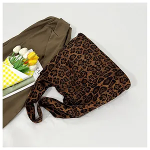 Luipaardprint suède schoudertas grote casual tote tas voor dames voor dagelijks gebruik.