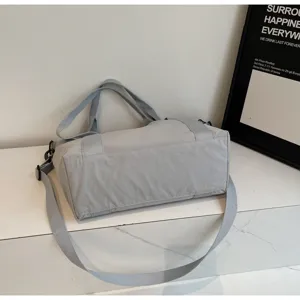 Grote effen casual schouder crossbody tote tas voor dames dagelijkse forensstijl.