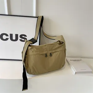 Borsa a tracolla impermeabile in nylon, grande borsa casual crossbody dettaglio.
