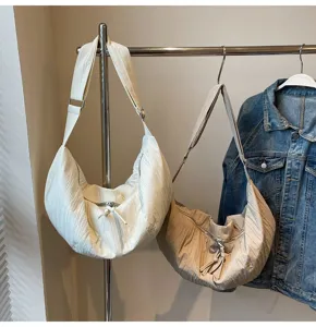 Borsa a tracolla plissettata stile coreano grande capacità in tessuto borsa dettaglio