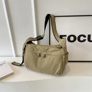 Borsa a tracolla in nylon impermeabile, grande borsa casual versatile per l'uso quotidiano.
