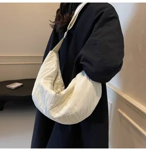 Borsa a tracolla plissettata minimalista stile coreano da donna grande capacità bianca