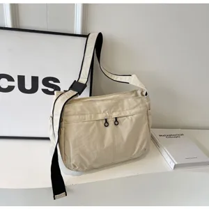 Borsa a tracolla in nylon impermeabile, grande borsa casual dettaglio, stile sportivo leggero.