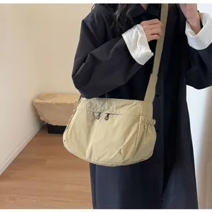 Borsa a tracolla impermeabile in nylon, borsa casual leggera per l'uso quotidiano pratico.