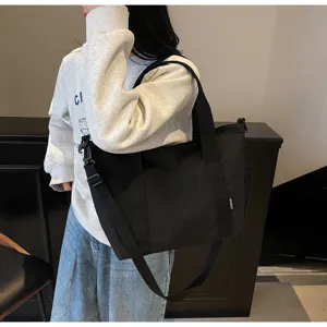 Casual zwarte schoudertas voor dames, veelzijdige crossbody tas voor dagelijks gebruik.