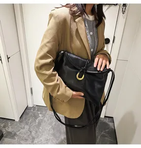 Casual soft leather envelope shoulder bag with metal buckle for women daily crossbody use
