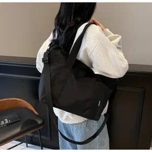 Zwarte canvas shopper voor dames, grote schoudertas en crossbodytas voor dagelijks gebruik.