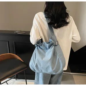 Minimalist light nylon shoulder bag casual tote commuting bag for women daily fashion style.