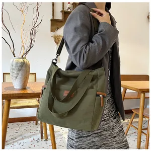 Green corduroy tote bag for women, large capacity casual shoulder bag and stylish crossbody purse.