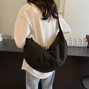 Borsa a tracolla plissettata minimalista coreana da donna grande borsa casual versatile.