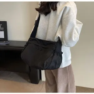 Borsa a tracolla casual in nylon nero, grande borsa hobo per l'uso quotidiano e viaggi.