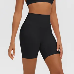 Dettaglio pantaloncini yoga fitness vita alta, pantaloncini sportivi traspiranti donna palestra