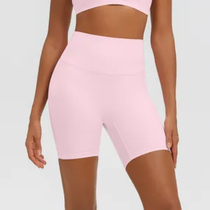 Pantaloncini da yoga a vita alta dettaglio, abbigliamento sportivo traspirante donna.