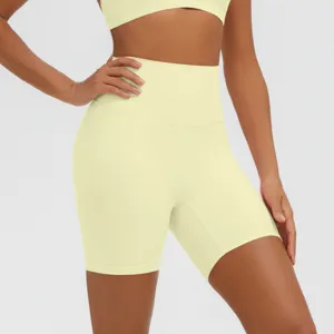 Pantaloncini da yoga a vita alta giallo chiaro, traspiranti e modellanti per il fitness.
