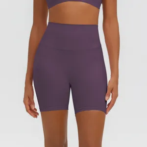 Pantaloncini da yoga a vita alta per donna, pantaloncini sportivi fitness traspiranti viola.