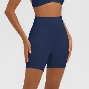 Pantaloncini da yoga a vita alta per donna, shorts sportivi traspiranti e modellanti.