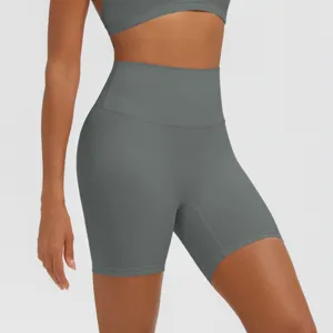 Pantaloncini yoga senza cuciture vita alta donna, shorts sportivi fitness traspiranti dettaglio.