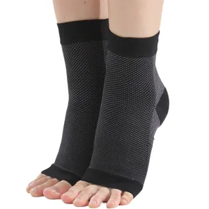 Chaussettes de compression noires pour cheville, sport et soutien, design ouvert.