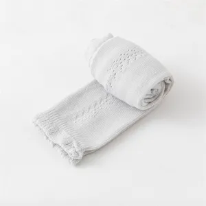 Witte gebreide maillot voor baby meisjes, zachte katoenen leggings voor de lente.