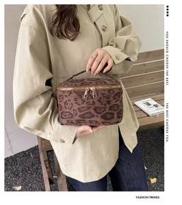 Leopard print cosmetic bag large capacity travel makeup bag portable storage organizer.
