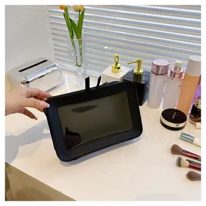 Transparente Kosmetiktasche mit schwarzem Rand, tragbarer Make-up Organizer für den Alltag.
