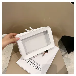 Weißer minimalistischer transparenter Kosmetikbeutel mit Sichtfenster, stylische Tasche.