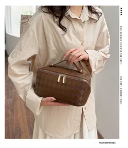 Close-up detail of the stylish PU leather diamond pattern cosmetic bag with handle and zippers.
