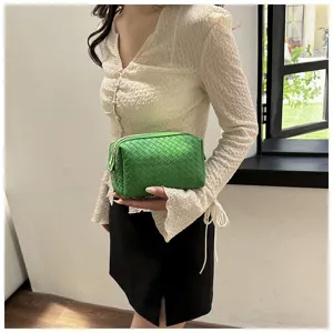 Green woven cosmetic bag portable leather clutch small makeup storage pouch for women