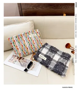 Trendy knitted cosmetic bag portable clutch tweed makeup storage pouch with pearls and chic design