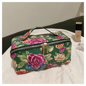 Exquisite Chinese style floral cosmetic bag detail, large capacity storage with dual zippers!