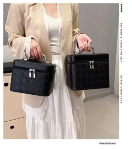 Bolsa de cosmeticos de cuero PU negro con diseño acolchado clasico, gran caja de almacenamiento.